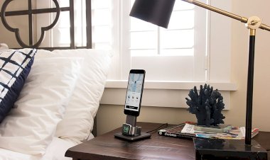 Đế sạc HiRise Duet của Twelve South giúp bạn có thể sạc cùng lúc cả iPhone và Apple Watch