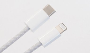 Lộ hình ảnh được cho là cáp sạc USB-C ra Lightning trong hộp máy iPhone 12