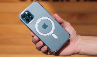 Những lưu ý khi sạc iPhone 12 bằng đế không dây MagSafe