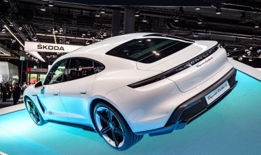 Apple thuê cựu quản lý của Porsche về phát triển xe điện