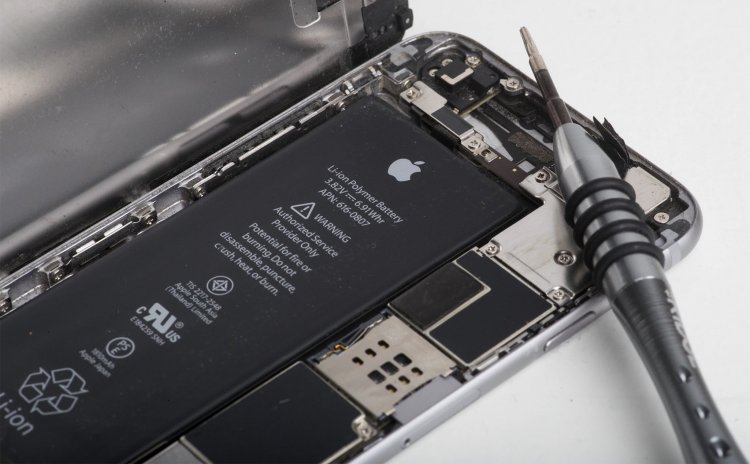Apple bị khởi kiện tại Ý do cố ý làm giảm tuổi thọ pin của dòng iPhone đời cũ