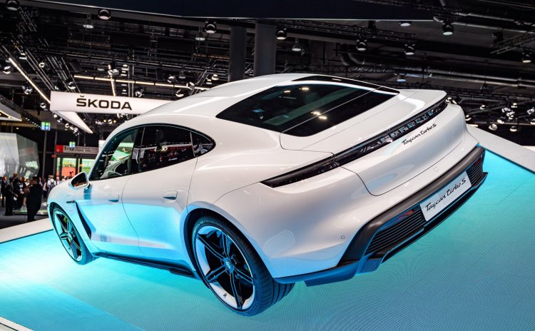 Apple thuê cựu quản lý của Porsche về phát triển xe điện