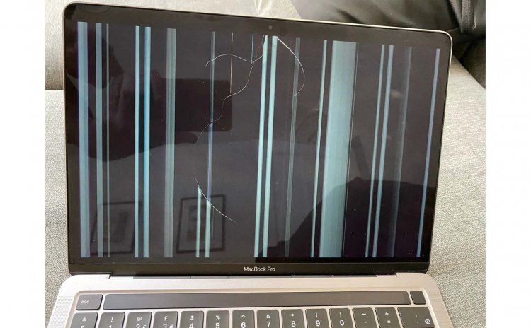 MacBook M1 tự nứt, vỡ màn hình trong quá trình sử dụng bình thường