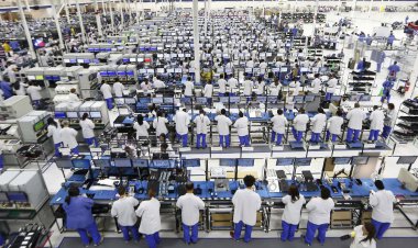 Foxconn đang tuyển gấp 200.000 nhân công để lắp ráp iPhone 13