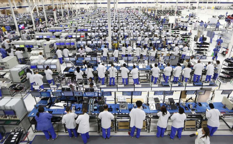 Foxconn đang tuyển gấp 200.000 nhân công để lắp ráp iPhone 13