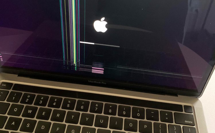 Apple bị kiện vì lỗi màn hình MacBook M1