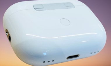 AirPods Pro 2 với case có thêm lỗ loa phát ra âm thanh để tìm kiếm trên Find My