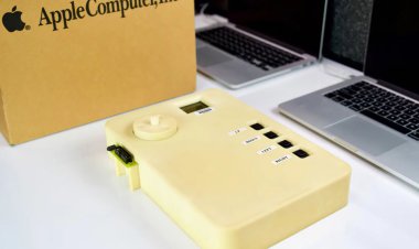 Nguyên mẫu chiếc iPod đầu tiên, kích thước to như MacBook