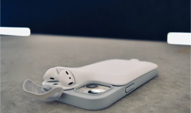 Power1, sạc dự phòng kiêm ốp bảo vệ cho cả iPhone và AirPods
