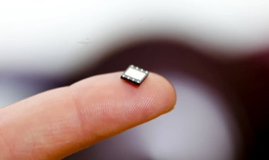 iPhone 15 Pro có thể sẽ chuyển sang dùng eSIM hoàn toàn