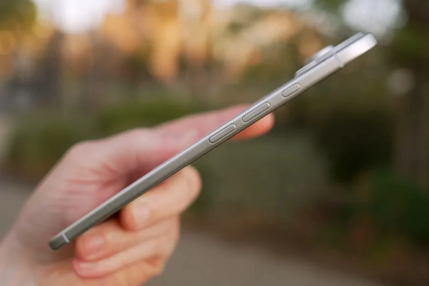 iPhone 17 Air đang gây nhiều tranh cãi vì thiết kế siêu mỏng có thể ảnh hưởng lớn đến pin.