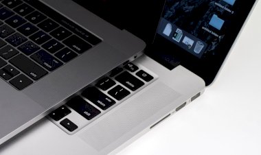 MacBook Pro 2015 chưa thay pin bị cấm mang lên máy bay vì nguy cơ cháy nổ