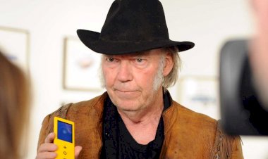 Neil Young cho rằng chiếc Macbook Pro có “chất lượng âm thanh như đồ chơi trẻ con”