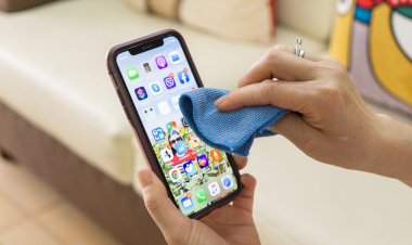 Nhớ vệ sinh điện thoại để hạn chế tác nhân gây bệnh