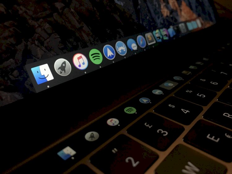 Pock giúp hiển thị Dock trong Touch Bar trên Macbook