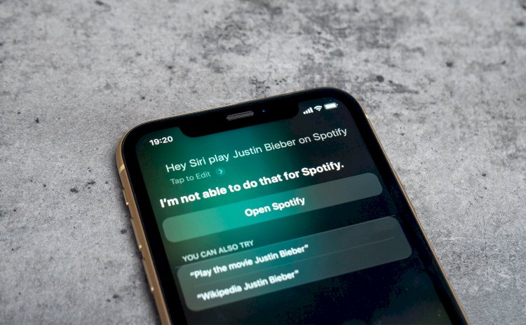 Apple có khả năng sẽ cho phép Siri chơi nhạc từ Spotify.