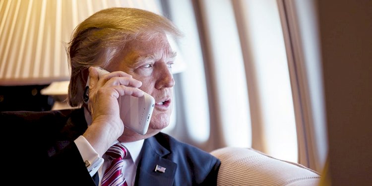 Tổng thống Trump thích iPhone có nút Home hơn là dùng cử chỉ vuốt