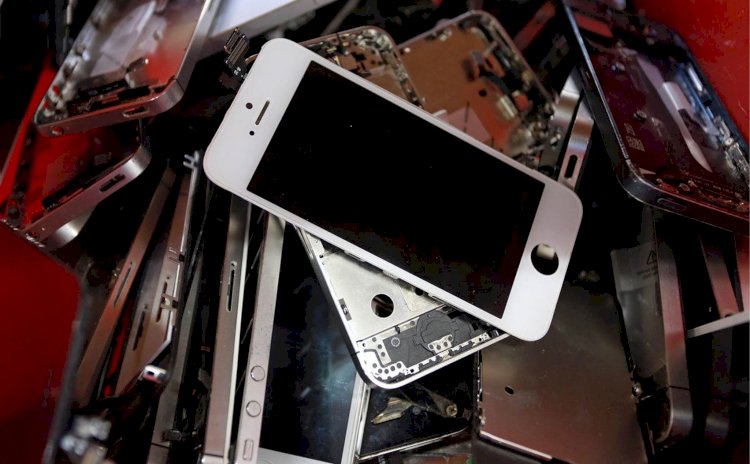 Apple dùng robot Daisy tái chế kim loại và đất hiếm từ iPhone bỏ đi